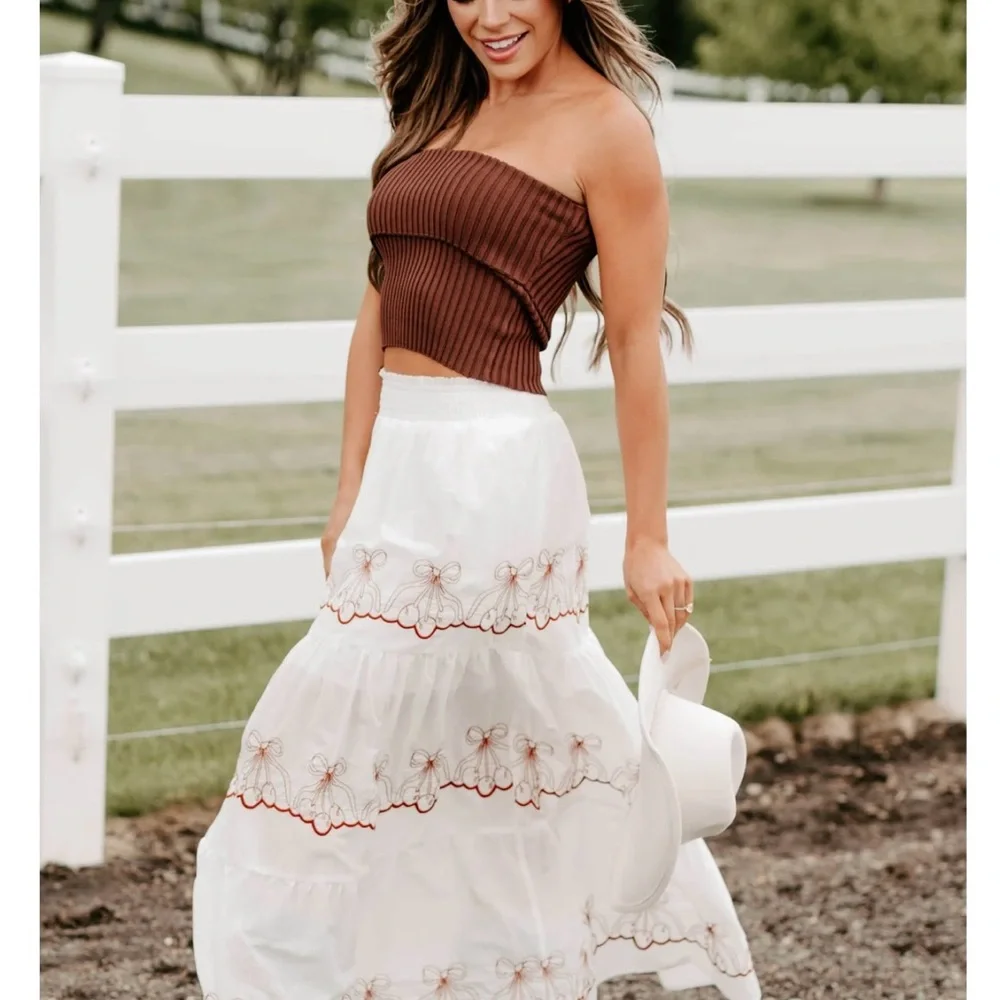 LoveShack Fancy as seen on Taylor Swift. Elegant White and Red Embroidered Skirt - Picture 3 of 5